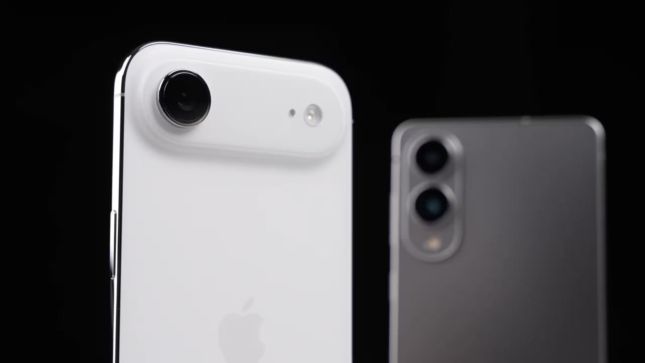 Аккумулятор iPhone Air показал такой же результат как и Galaxy S25 Edge в тестах на выносливость Несмотря на то что у новинки Apple аккумулятор имеет ёмкость лишь 3149 мАч против 3900 мАч у конкурента в 10 часовом тесте на выполнение идентичных задач он сел позже всего на минуту S25 Ultra опередил Air лишь на 18 не только в мощности батареи счастье оптимизация берет свое