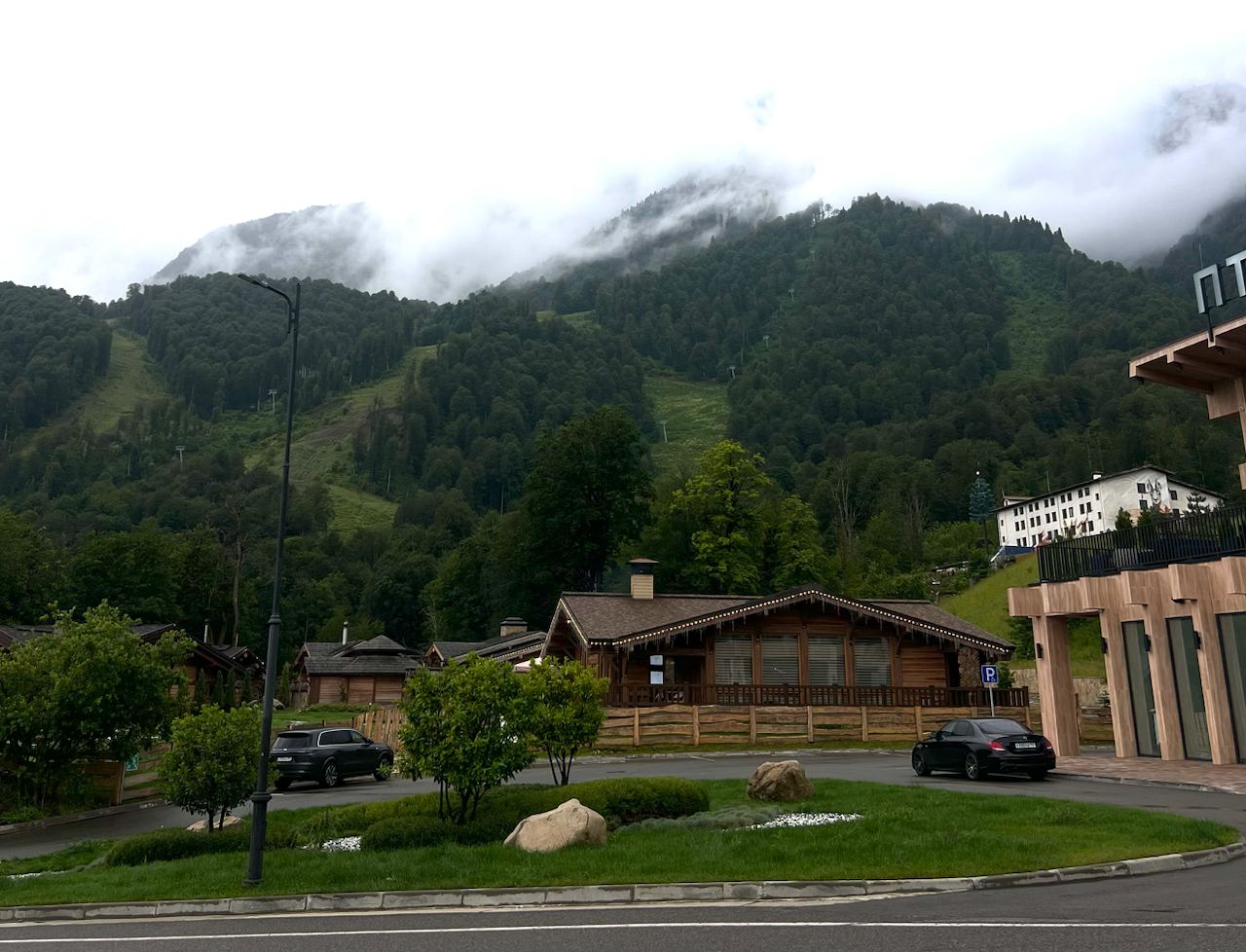 Кубань сохранила третью позицию в Национальном туристическом рейтинге с результатом в 123 балла Для оценки развития туристической отрасли российских регионов их привлекательности и потенциала применялись следующие критерии уровень развития туристической отрасли и гостиничной инфраструктуры популярность региона у иностранцев траты туристов на проживание туристская уникальность и привлекательность Экономикавпечатлений Туризм