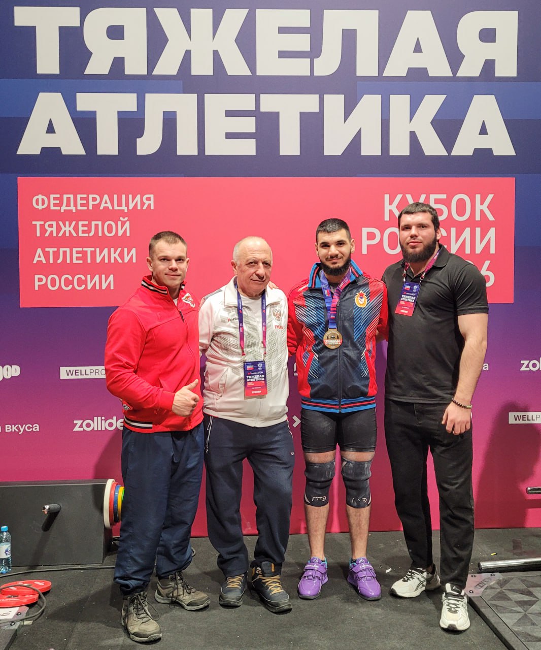 Крымский спортсмен мастер спорта международного класса Геворг Серобян показал отличный результат на Кубке России по тяжелой атлетике который в этом году проходит в городе Люберцы Московской области На всероссийских соревнованиях крымчанин представляет сборную команду республики Всего в состязаниях участвует более 230 спортсменов из 45 регионов нашей страны Несмотря на большую конкуренцию Геворг Серобян продемонстрировал высокий уровень подготовки и занял первое место в весовой категории до 81 кг Ему удалось поднять штангу весом 175 кг в толчке а в рывке он осилил 157 килограммовую штангу Кубок России по тяжелой атлетике является отборочным на Чемпионат Европы 2026 и первым этапом отбора на Спартакиаду сильнейших От всей души поздравляю Геворга Серобяна и тренерский состав с заслуженной наградой желаю крепкого здоровья железного упорства и вдохновения на пути к новым спортивным успехам