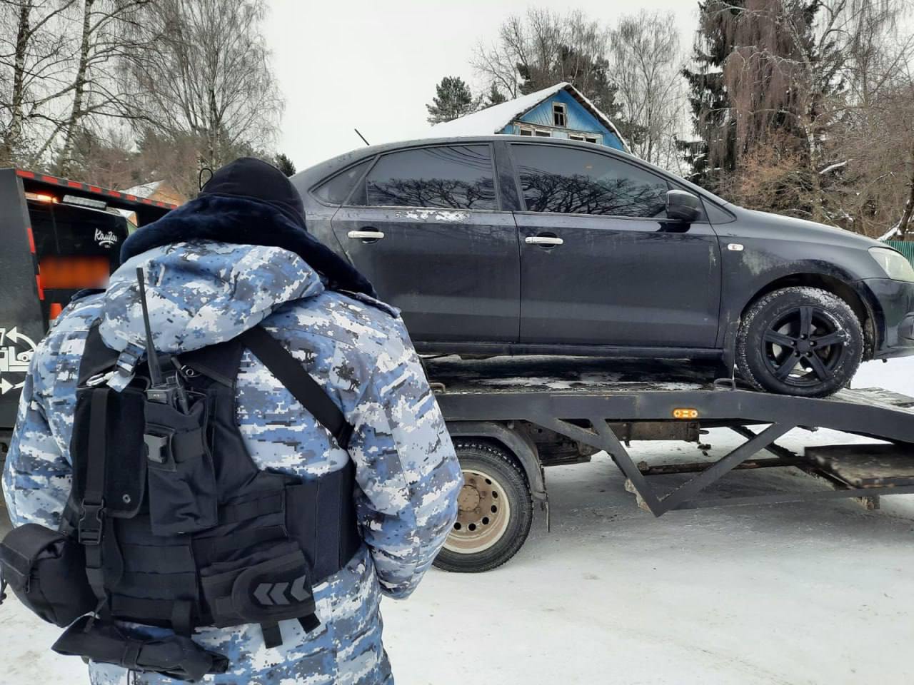 11 автомобилей должников арестовали в цыганском поселке Малоярославецкого района  Приставы отработали по разным видам задолженностей от десятков тысяч до миллиона рублей: штрафы, кредиты, налоги, услуги ЖКХ. Были проверены десятки неплательщиков. В актах описи и ареста оказались как дорогостоящие иномарки, так и отечественные авто. Также 2 гражданина остались без бытовой техники.