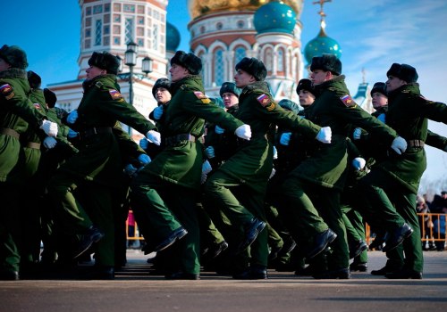 В Омске в шестой раз отказались от парада на 23 февраля   В Омске отменили парад на 23 февраля. Никаких торжественных мероприятий на эту дату на Соборной площади не планируется. В мэрии пояснили, что перекрывать для движения транспорта центр города не предполагается.   Из всех мероприятий ко Дню Защитника Отечества планируется выставка 21 февраля в историческом парке «Россия — моя история», посвященная судьбе жителей Донбасса. Кроме того 23 февраля на бульваре Победы состоится традиционное торжественное возложение цветов.