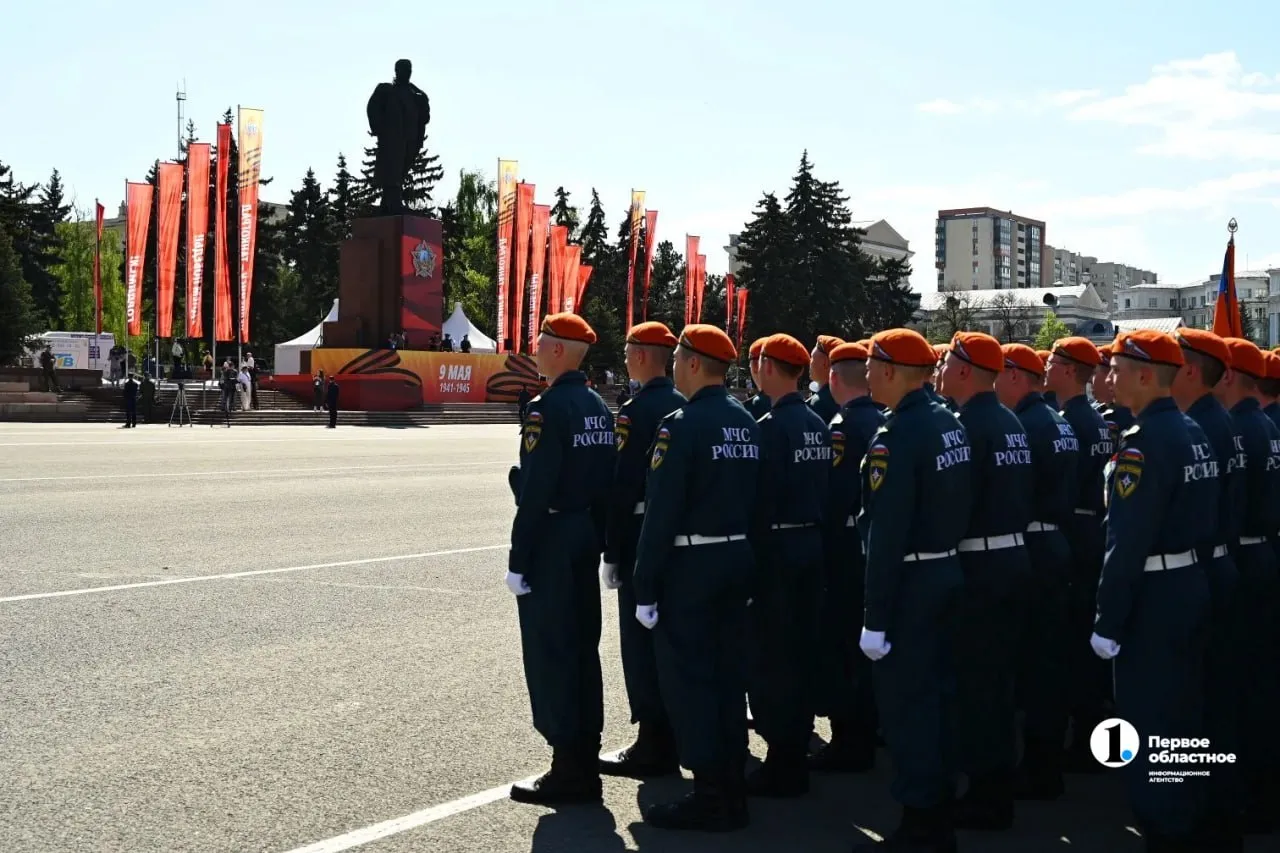 Челябинск Главное Курсанты МЧС получат отсрочку от призыва по указу президента Право на отсрочку получат граждане которые учатся очно в должности курсанта Условие они должны поступить в высшее учебное заведение после окончания колледжа или техникума Направление подготовки в среднем профессиональном учреждении должно совпадать с профилем обучения в вузе МЧС Указ вчера подписал президент России Общее число таких студентов ограничено не более 200 человек в год Мы в MAX VK Сайт ТГ