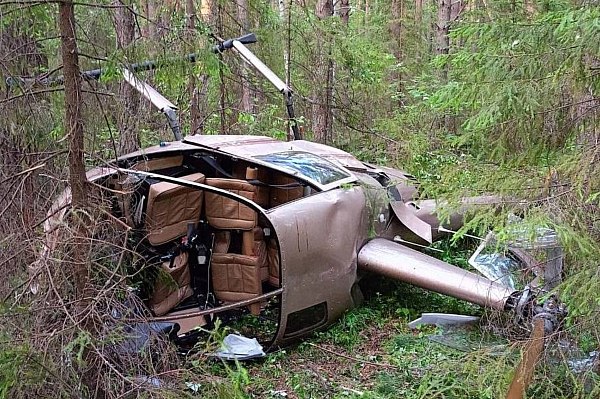 Уголовное дело о разбившемся вертолете в Первоуральске прекратили в связи с примирением сторон Уголовное дело в отношении Игоря Чистовского, который допустил падение вертолета в Первоуральске Свердловской области, прекращено из-за примирения сторон. Об этом сообщает ТАСС со ссылкой на данные объединенной пресс-службы судов региона. "Постановлением мирового судьи судебного участка №7 Первоуральского судебного района в отношении Игоря Чистовского, которым было допущено падение вертолета, прекращено уголовное преследование в связи с примирением сторон", – говорится в сообщении. Чистовский обвинялся в совершении преступления, предусмотренного ч. 1.1 ст. 263 УК РФ нарушение правил безопасности движения и эксплуатации воздушного транспорта, если деяния повлекли по неосторожности причинение тяжкого вреда здоровью человека и причинение крупного ущерба . aviaru.net/n283721