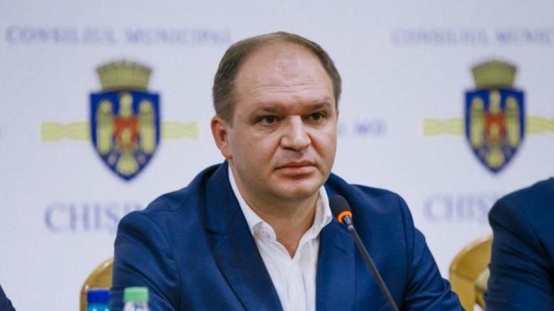 Мэру Кишинёва Иону Чебану на 5 лет запрещён въезд в Румынию и другие страны Шенгенской зоны. Об этом сообщает издание ZdG со ссылкой на официальные источники в Румынии. По данным источников, румынские власти подозревают, что лидер MAN «представляет угрозу национальной безопасности Румынии». Кишинев Live. Подписаться