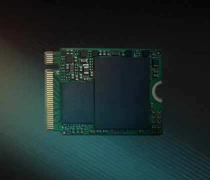 SK hynix начала поставки первого в отрасли накопителя с 321 слойной памятью SK hynix объявила о выпуске нового решения в области хранения данных Компания разработала первый коммерческий SSD на базе 321 слойной памяти Новый SSD накопитель PQC21 выполнен в форм факторе M 2 2230 Накопитель предлагается в версиях на 1 ТБ и 2 ТБ