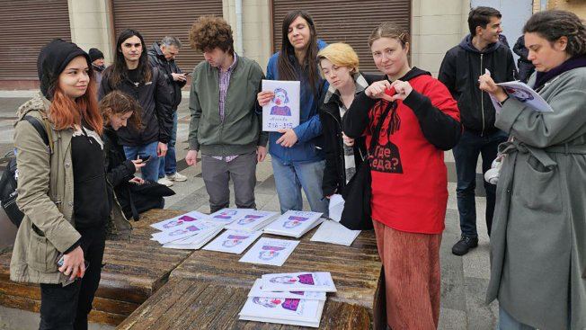 Активисты передали в администрацию президента более 5000 подписей под обращением с требованием расследовать исчезновение чеченки Седы Сулеймановой. Последние почти полтора года ее местонахождение остается неизвестным. : DR