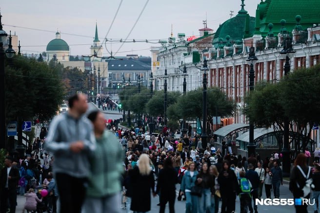 Во время зимних праздников в Омске возобновят Пешеходный Любинский Об этом в своем телеграм канале рассказал губернатор Виталий Хоценко Он также подвел итоги летней реализации проекта Хочу поблагодарить всех кто был причастен к идее сделать Любинский пешеходным проспектом Этот проект полюбился горожанам и гостям региона и мы приняли решение продолжить его в новогодние праздники рассказал Хоценко За время реализации проекта состоялось более 200 событий с участием 600 разных артистов а число посетителей превысило один миллион человек В пресс службе губернатора подчеркнули что возобновление Пешеходного Любинского зимой позволит создать атмосферу праздника Проект остается ключевой площадкой Молодежной столицы России 2025 года и центром событийного туризма Омской области влияя на привлекательность региона NGS55 теперь в MAX