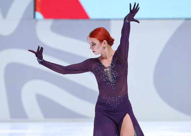 Трусова возобновит карьеру под руководством Тутберидзе Серебряный призер Олимпиады 2022 года в Пекине Александра Игнатова Трусова намерена возобновить выступления под началом знаменитого российского тренера Этери Тутберидзе Об этом информирует агентство РИА Новости Спорт Как стало известно спортсменка которой сейчас 21 год планирует вернуться на лед уже в начале этого года Отметим что Трусова пропустила все официальные старты после сезона 2022 2023 В 2024 году она каталась лишь на предсезонных контрольных прокатах сборной России Читать полностью