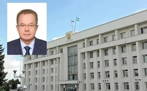 Верховный суд Башкирии оставил приговор экс-министру транспорта Башкирии в силе Верховный суд Башкирии рассмотрел жалобу на приговор бывшего министра транспорта и дорожного хозяйства Башкирии Александра Булушева и заместителя руководителя министерства Руслана Гарипова. Напомним, в феврале 2025 года Кировский районный суд Уфы признал виновными Александра Булушева и Руслана Гарипова виновными в превышении должностных полномочий. Александр Булушев был приговорен к трем годам в колонии общего режима, а Руслан Гарипов — к двум годам лишения свободы условно. Сами подсудимые просили себя оправдать, так как считают, что в их действиях нет состава преступления, а заключенный контракт на перелет башкирской делегации был в интересах республики. Прокуратура в свою очередь, просила ужесточить наказания. Контракт из-за которого экс-министр и замминистра оказались на скамье подсудимых, был заключен весной 2022 года, когда Александр Булушев получил распоряжение организовать перелет башкирской делегации в Волгоград, а затем в ДНР и в Узбекистан. Министр, решив, что конкурс займет время, предложил заместителю Руслану Гарипову найти частную компанию. Контракт в итоге был заключен с санкт-петербургским ООО «Скайкоптер», но после выполненных полетов. Следствие считает, что чиновники нарушили законодательство, а бюджету Башкирии был нанесен ущерб в 34,5 млн рублей. Однако Верховный суд республики апелляционным определением приговор Кировского районного суда Уфы оставил без изменения, а апелляционные жалобы и представление - без удовлетворения. Обратная связь Подписаться