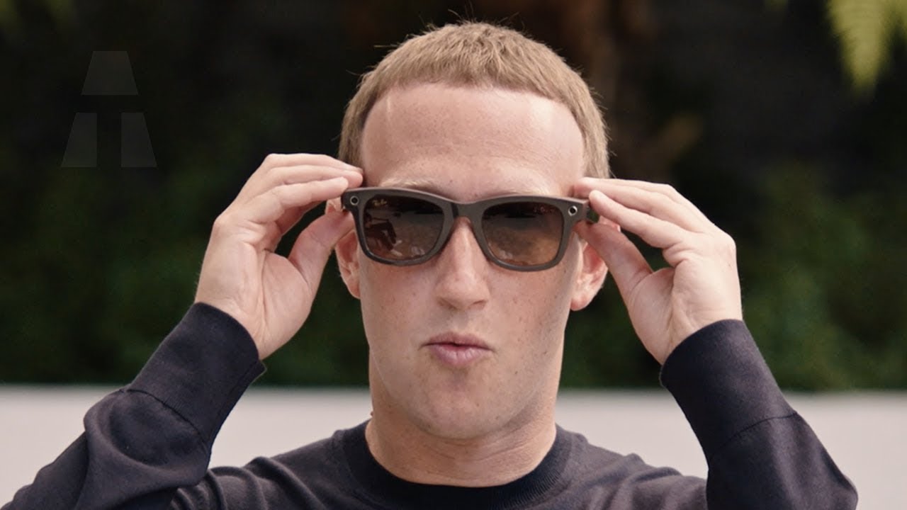 Котировки владельца бренда очков Ray-Ban EssilorLuxottica в Париже выросли почти на 6% на сообщении о том, что Meta приобрела миноритарную долю. По данным Bloomberg, Meta купила около 3% акций EssilorLuxottica, а в перспективе может нарастить долю до 5%. Компании уже совместно выпускают умные очки Ray-Ban Meta. признана в России экстремистской организацией и запрещена