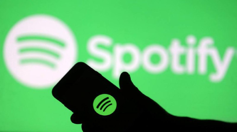 Музыканты массово удаляют свои треки со Spotify Платформа поддерживает контент созданный искусственным интеллектом из за чего падают доходы артистов Также их возмущает что композиции нейросетей продвигаются наравне с музыкой живых исполнителей veraafanasyeva