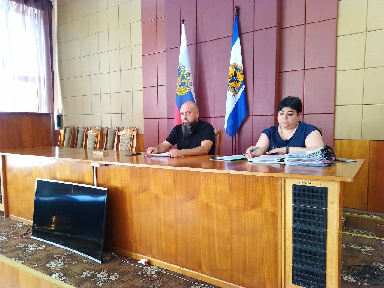 В Новотроицком муниципальном округе прошло заседание Комиссии по включению в список детей-сирот В Администрации Новотроицкого муниципального округа прошло первое заседание Комиссии по включению в список детей-сирот и детей, оставшихся без попечения родителей, а также лиц из их числа, проживающих на территории округа и подлежащих обеспечению жилыми помещениями. На заседании были рассмотрены вопросы предоставления жилья данной категории граждан. К рассмотрению было подано 40 заявлений: от 15 детей-сирот и детей, оставшихся без попечения родителей, а также 25 лиц из их числа, которые в соответствии с российским законодательством имеют право на государственную поддержку, в том числе на обеспечение жильём при его отсутствии. Все представленные заявления были внимательно изучены комиссией. По итогам заседания по каждому заявлению принято положительное решение – все заявители включены в реестр лиц, подлежащих обеспечению жилыми помещениями. Работа по поддержке детей-сирот и лиц из их числа будет продолжена в целях реализации их законных прав на достойные жилищные условия!