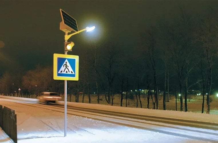 Переходы возле учебных заведений сделают безопасней.  На пешеходных переходах у школ №10 на Волочаевской и №4 на Карла Маркса появится дополнительное освещение. Установят светодиодные лампы направленного света, чтобы водители могли вовремя заметить пешеходов, притормозить и избежать аварий.  Все работы планируют закончить до конца 2024 года.     Подпишись на «Короче, Стерлитамак»