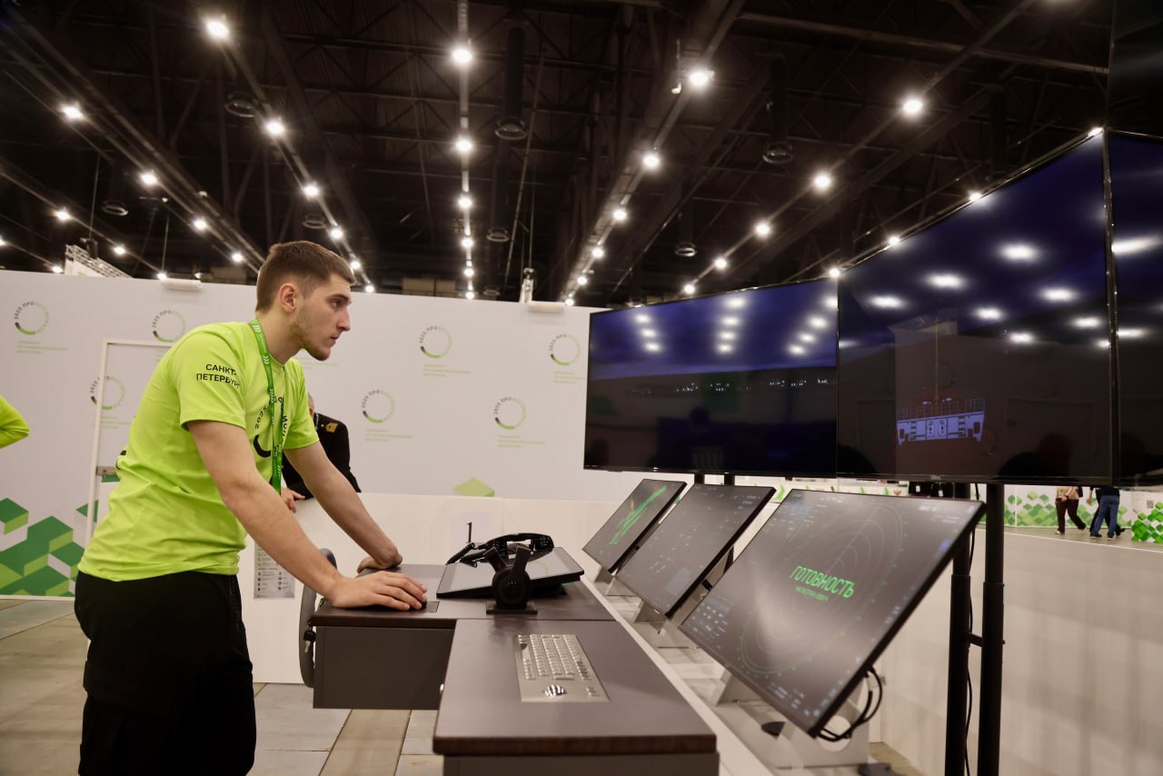 Самые высокооплачиваемые вакансии назвали в Петербурге В январе появилось около 2 5 тысячи предложений с зарплатой от 150 тысяч рублей в месяц Лидерами стали IT продажи и промышленность Так труд руководителя проекта в сфере продаж оценивается в 350 тысяч рублей в месяц Главный конструктор разработчик на производстве может рассчитывать на доход до 300 тысяч рублей а архитектор IT проектов до 290 тысяч рублей В тройку самых оплачиваемых рабочих профессий вошли машинист экскаватора погрузчика с зарплатой до 250 тысяч рублей токарь фрезеровщик до 220 тысяч и оператор станков с ЧПУ до 180 тысяч рублей В сравнении с прошлым годом наиболее заметный рост зарплат зафиксирован в легкой промышленности в сегменте высшего менеджмента а также в управлении персоналом Фото Павел Гофман Город Подпишись на Город Telegram MAX ВК