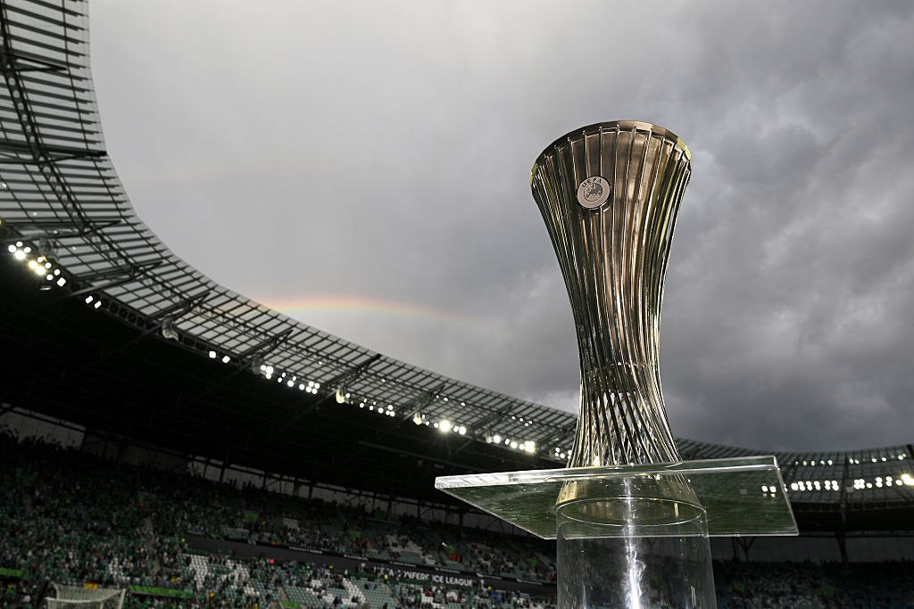 Казахстан подал заявление о заинтересованности в проведении финала Лиги конференций в 2028 и 2029 годах Заявления о заинтересованности не являются обязательными и окончательные предложения должны быть представлены вместе с заявочной документацией до 10 июня 2026 года отмечает УЕФА В заявке в качестве мест проведения значатся стадионы в Астане и Алма Ате окончательное решение о городе и стадионе будет принято при подаче заявки Конкурентами Казахстана за право провести финал Лиги конференций в 2028 году будут Лилль Будапешт Турин и Гданьск в 2029 м Хельсинки Лилль Будапешт Турин и Гданьск В проведении финала Лиги чемпионов 2028 года заинтересован Мюнхен Арена Мюнхен 2029 го Лондон Уэмбли и Барселона Камп Ноу финала Лиги Европы 2028 го Лион или Париж Турин Бухарест и Белград 2029 го Анкара Лион или Париж Турин Бухарест и Белград Исполнительный комитет УЕФА назначит хозяев финалов в сентябре 2026 года Getty Images Подписаться на РБК Спорт