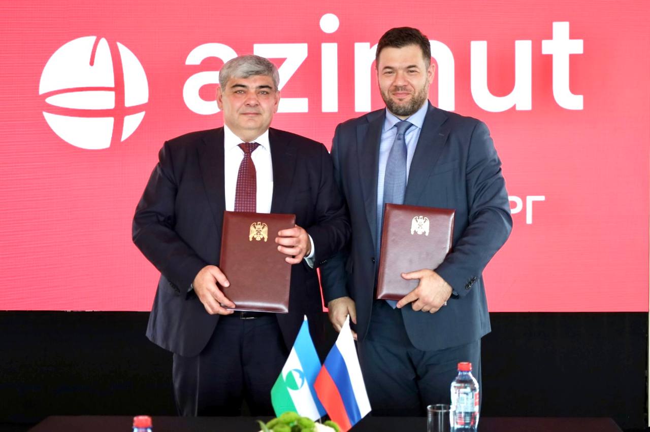 Провел рабочую встречу с генеральным директором компании AZIMUT Hotels Максимом Бродовским. Подписали соглашение о реализации в Кабардино-Балкарии трех крупных инвестиционных проектов на общую сумму 5,7 миллиарда рублей, планируется создание до 450 новых рабочих мест. Два объекта будут расположены у подножья Эльбруса – это новый отель «AZIMUT Азау» и дополнительный корпус гостиничного комплекса «AZIMUT Чегет». Их общий фонд - 240 номеров. В Нальчике планируется расширение санаторного комплекса «AZIMUT Здоровье Долина Нарзанов» за счет строительства нового современного корпуса на 120 номеров. Решение принято в связи с ростом популярности оздоровительного туризма. Завершение строительства всех объектов намечено на 2028-2029 годы. Общая вместимость объектов сети в Приэльбрусье достигнет около 800 гостей в сутки. Отмечу, что AZIMUT Hotels - крупнейшая российская сеть отелей и санаториев, ведущий гостиничный оператор страны по количеству номеров и географическому охвату. Она включает 70 отелей и санаториев в 45 городах, общий номерной фонд сети составляет более 12 000 номеров. В Кабардино-Балкарии успешно функционируют два объекта сети - санаторий «AZIMUT Здоровье Долина Нарзанов» и городской отель в Нальчике. Будем расширять сотрудничество. Это будет способствовать росту туристического потока, обеспеченности отдыхающих местами размещения, развитию гостиничной инфраструктуры высокого уровня комфортности и увеличению налоговых поступлений в бюджет региона. Уверен, что сегодняшнее соглашение позволит развивать долгосрочные плодотворные партнерские отношения на благо Кабардино-Балкарии.