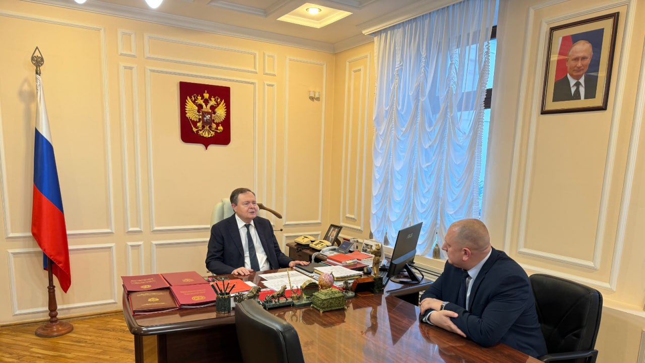 Назначен замминистра внутренних дел по РТ им стал Денис Дзьоник Указ подписан Владимиром Путиным сообщают источники БИЗНЕС Online По данным наших собеседников он будет курировать вопросы гражданства и регистрации иностранных граждан Дзьоник на фото справа до назначения в Татарстан служил в Санкт Петербургском университете МВД РФ в должности начальника кафедры управления персоналом и воспитательной работы В МВД по РТ информацию о назначении пока не прокомментировали официального сообщения о его назначении нет ℹ Подпишитесь на БИЗНЕС Online