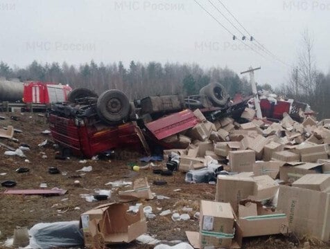 Фура и легковой автомобиль столкнулись на трассе в Думиничском районе  В Калужской области в Думиничском районе столкнулись легковой автомобиль и большегруз. На сайте регионального управления МЧС сообщается об 1 пострадавшем.