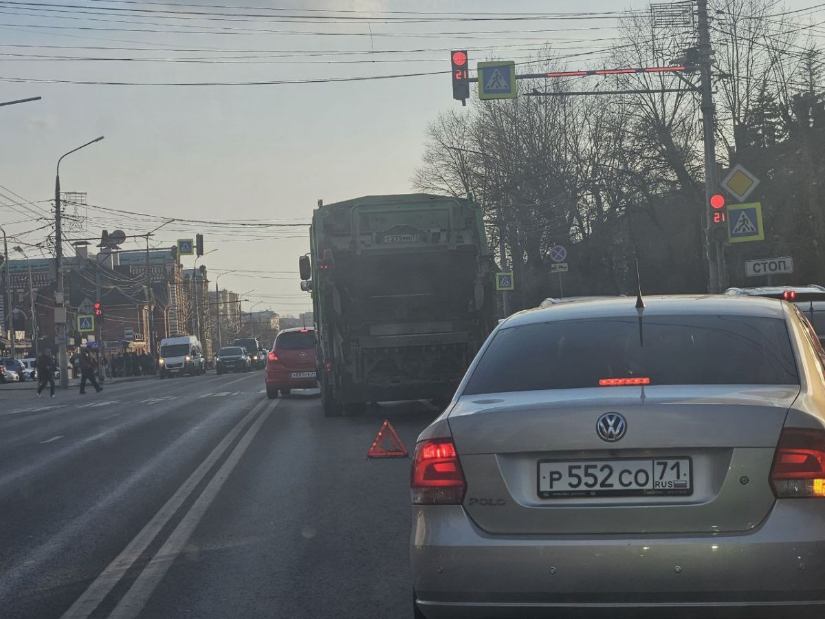 В Туле участок проспекта Ленина встал в пробке из-за ДТП     В Туле из-за аварии на проспекте Ленина, 68 собралась багровая пробка. Об этом в нашу редакцию сообщили очевидцы.  ↗  Прислать новость   Подписаться