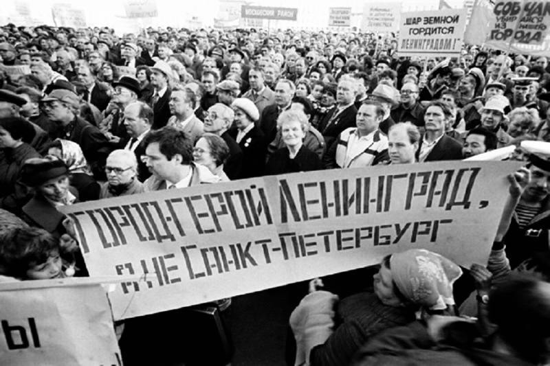 В России предложили 9 дней в году называть Петербург Ленинградом Автор идеи Сергей Миронов считает что это можно делать в памятные даты и праздники по аналогии с Волгоградом Подписаться на канал жми тут Прислать новость спб питер Петербург