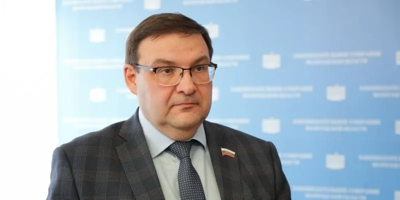 На 62 й сессии Законодательного собрания Вологодской области был принят закон устанавливающий правовые основы для ответственного ведения бизнеса и взаимодействия между органами государственной власти области юридическими лицами и индивидуальными предпринимателями Стандарты ответственного ведения бизнеса стали предметом изучения ряда международных организаций Организации Объединенных Наций Международной организации труда Организации экономического сотрудничества и развития В России такие основы разработаны в Министерстве экономического развития Закон области разработан в соответствии с проектом модельного закона рекомендуемым Ассоциацией межрегионального социально экономического взаимодействия Центральный федеральный округ Аналогичные законы приняты в 40 регионах Российской Федерации В Северо Западном федеральном округе Вологодчина станет второй после Республики Коми Закон вступает в силу со дня официального опубликования