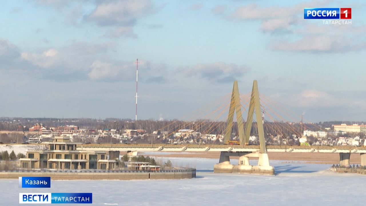 В Казани обновят территории у гостиниц около «Миллениума»  Соответствующий документ опубликовали в Едином государственном реестре заключений  ЕГРЗ .  Проект включает ремонт разворотной петли и подъездного пути под мостом, которые соединяют улицу Фатыха Амирхана с дворцом единоборств «Ак Барс». Также в рамках благоустройства планируется обустройство территории вдоль нового гостиничного комплекса и апартаментов.  Проект разработала компания ООО «Дорстрой Комплекс», техническим заказчиком является ГКУ «Главтатдортранс», а застройщиком — ГБУ «Дирекция финансирования программ дорожных работ».  Подписаться   Сообщить новость