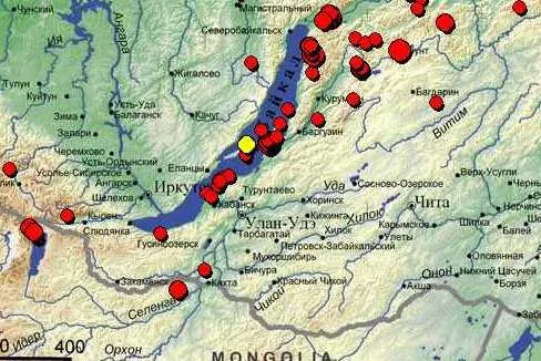 Землетрясение произошло на Байкале Подземные толчки зафиксировали накануне в 22 40 Эпицентр находился в трех км от поселка Узуры Интенсивность в эпицентре составила 3 9 балла По данным МЧС Иркутской области в Хужире и Харанцах ощутили колебания силой в три балла Разрушений и пострадавших нет Все объекты инфраструктуры работают в штатном режиме говорится в сообщении Канал Ариг Ус в MAX