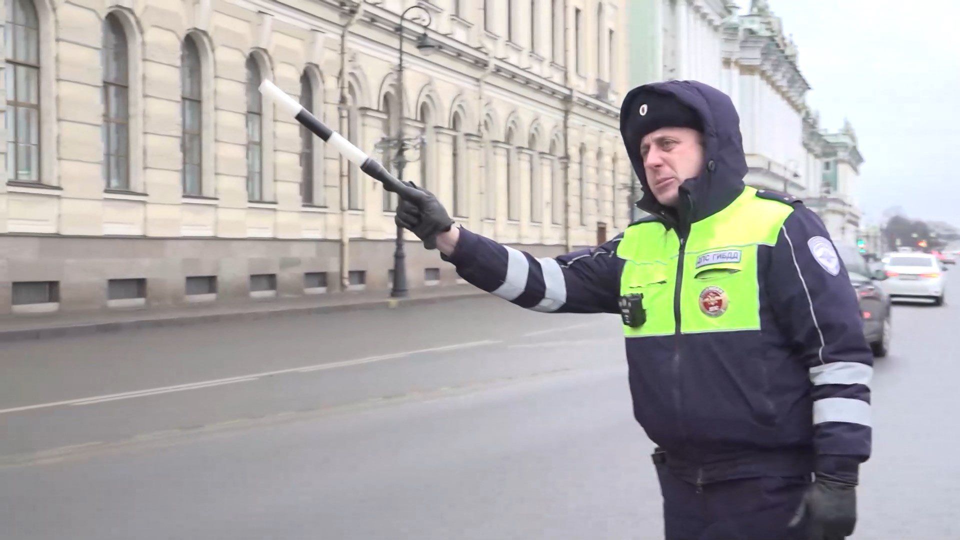 В Петербурге ловили водителей шумных авто  Сотрудники Госавтоинспекции провели в городе профилактический рейд. Проверено в общей сложности свыше 560 машин. В отношении владельцев 41 автомобиля составлены протоколы.