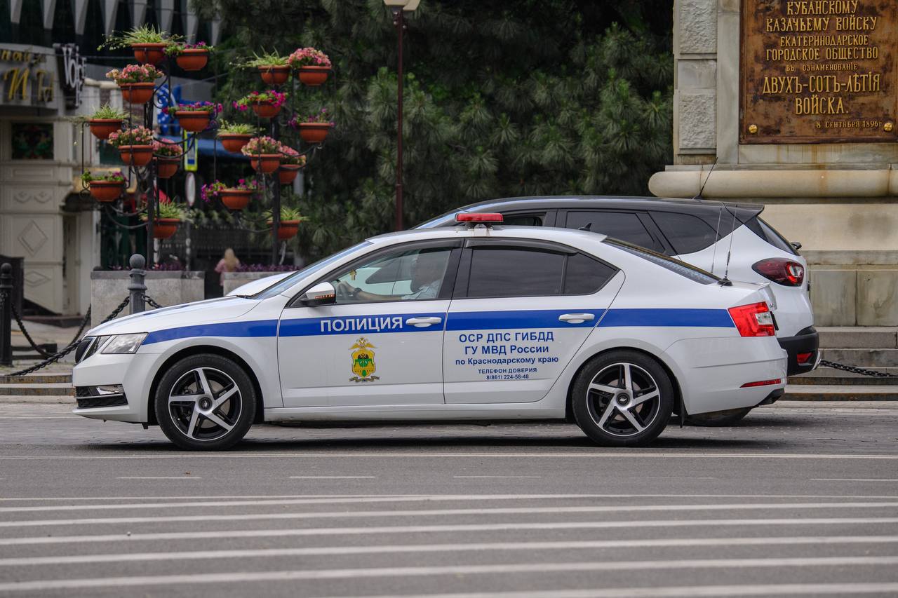 На дорогах Краснодарского края с 1 по 3 августа 2025 года задержано 89 водителей в состоянии алкогольного опьянения.    338 раз нарушили пешеходы.    877 нарушений за "тонировку".     14 материалов составлено за загрязнение окружающей среды.   59 материалов составлено на водителей, осуществляющих "Джиппинг".    244 нарушения требований к перевозке детей.   239 раз водители не предоставили пешеходам преимущества в движении.   128 водителей сели за руль, не имея прав. Отстранены.   213 раз водители выезжали на встречную полосу движения.   8 человек повторно управляли ТС в состоянии опьянения.    Напоминаем, что кроме административной ответственности установлена и уголовная ответственность за управление транспортным средством в состоянии алкогольного или иного опьянения. Данное деяние предусматривает ответственность по ч.1 ст.264.1 УК РФ.    Госавтоинспекция Кубани. Подписаться