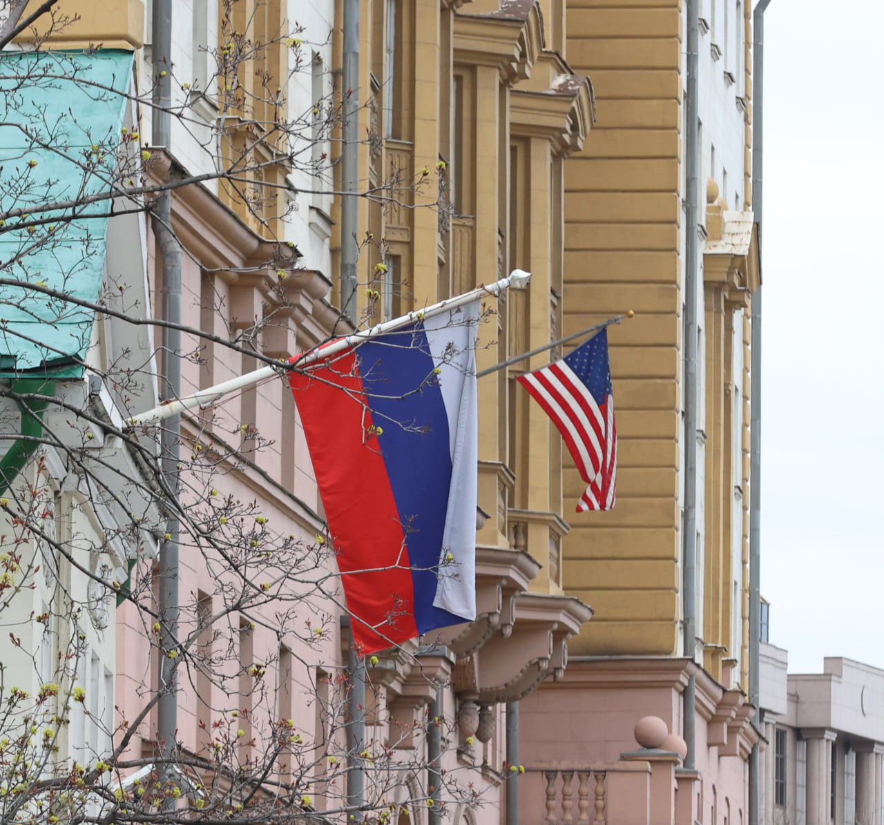 Новые контакты России и США можно ждать уже на следующей неделе, заявил Кирилл Дмитриев.  Другие заявления главы РФПИ в интервью Первому каналу:   ‍ Контакты Москвы и Вашингтона — начало хорошего и уважительного диалога;   ‍ Россия выстояла ту попытку стратегического поражения, которую администрация президента Байдена пыталась нанести;   ‍ В Вашингтоне Дмитриева встретили позитивно, состоялся очень откровенный диалог;  На этой неделе Дмитриев посетил Вашингтон, где провел серию встреч с представителями американского истеблишмента.