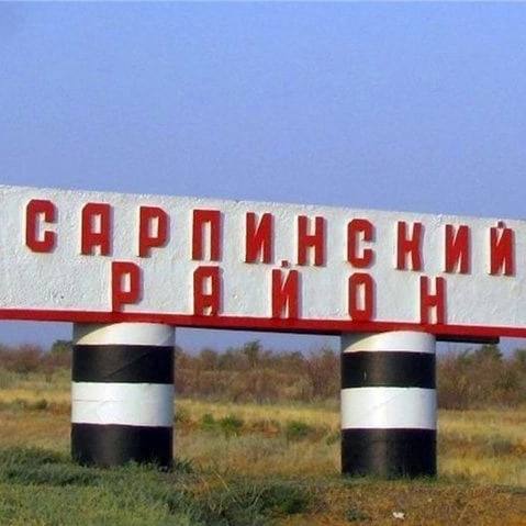 В Сарпинском районе в деятельности органов местного самоуправления выявлены нарушения земельного законодательства  Прокуратурой Сарпинского района проведена проверка исполнения требований федерального законодательства в сфере землепользования.   В силу действующего федерального законодательства администрации сельских муниципальных образований являются единственным органом, обладающим правом проведения мероприятий по выявлению невостребованных земельных долей, расположенных на территории сельского муниципального образования, и дальнейшего приобретения права муниципальной собственности на указанные земельные участки.   Проверкой установлено, что администрациями девяти сельских муниципалитетов района мероприятия, направленные на установление лиц, земельные доли которых могут быть признаны невостребованными, не проведены; список невостребованных земельных долей, расположенных на территории сельского муниципального образования, не составлен, общее собрание участников долевой собственности по утверждению списка невостребованных земельных долей не проведено.   В связи с выявленными нарушениями главам сельских муниципальных образований внесены представления, по результатам рассмотрения которых последние признаны обоснованными, виновные должностные лица привлечены к дисциплинарной ответственности.   Однако ввиду непринятия мер, направленных на устранение выявленных нарушений, прокуратурой района в суд направлены исковые заявления о признании бездействия семи муниципалитетов незаконным и возложении обязанности устранить указанные нарушения.    Результаты рассмотрения исковых заявлений находятся на контроле прокуратуры района.  Наш Телеграм-канал    Наша страница в «ВКонтакте»