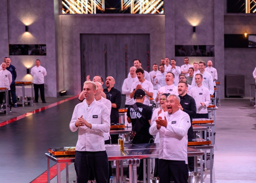 Шеф повара из Якутии поборются за 5 млн рублей в марафоне Русский шеф Телеканал Пятница определит лучшего шеф повара 2025 года Среди участников 45 летний бренд шеф Николай Атласов и 42 летний шеф консультант Евгений Альфан из Якутска Прямая трансляция марафона Русский шеф состоится 24 декабря на телеканале Пятница с 11 30 до 23 30 ulusmedia Читайте нас в MAX