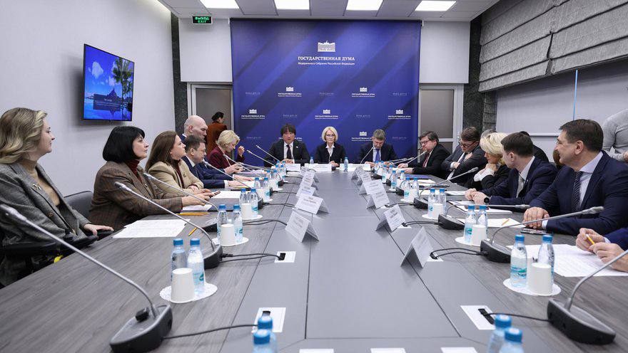 25 февраля Государственная Дума заслушает отчёт Председателя Правительства РФ Михаила Мишустина В преддверии отчёта Комитет Госдумы по туризму и развитию туристической инфраструктуры при участии вице спикера ГД Виктории Абрамченко провёл встречу с министром экономического развития России Максимом Решетниковым Подробности по ссылке http deputatmarkov ru duma 1468