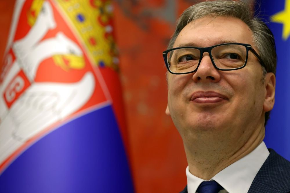 Вучич заявил об исчезновении "коллективного Запада" и возможностях для Сербии "Сегодня ясно, что так как мы представляли коллективный Запад, такого больше нет", - заявил сербский лидер, выступая на саммите Европейского политического сообщества в Тиране. Он отметил, что данное обстоятельство открывает новое окно возможностей для прогресса в Европе, а также позволяет Сербии еще быстрее и сильнее работать с партнерами. Глава Сербии заявил, что накануне он провел трехчасовые переговоры с руководством ЕС. "Уверен, что есть шанс сделать определенные вещи и снова пробудить надежду в Сербии в европейское будущее", - добавил Вучич. Заявления президента Сербии прозвучали на фоне активных дискуссий о расширении ЕС. Ранее Туск, известный как сторонник балканской интеграции, предлагал ускорить процесс при условии реформ в странах региона. Фото: ТАСС
