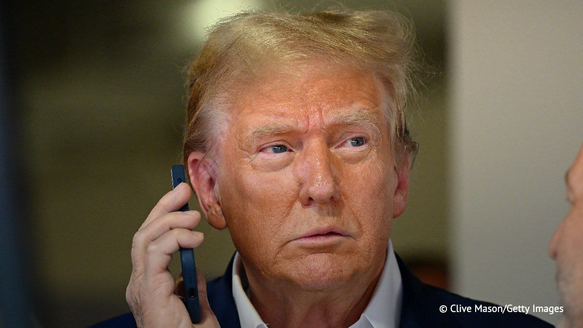 Трамп четыре раза пытался связаться с Моди по телефону но тот каждый раз отказывался Об этом сообщила газета Frankfurter Allgemeine Zeitung Издание напомнило что ранее президент США ввел шокирующие для Индии экспортные пошлины в 25 и назвал ее экономику мертвой Кроме того в Индии заметно ухудшилось отношение к Трампу Это произошло в том числе из за его заявлений о стремлении наладить отношения с Пакистаном Russia News Подпишись