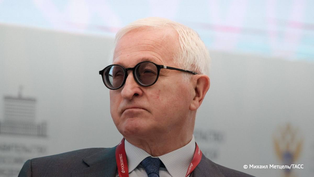 Глава РСПП объявил о старте приема заявок на участие в Национальной премии Лидеры ответственного бизнеса В этом году при определении победителей премии будет учитываться ЭКГ рейтинг предприятий сообщил президент Российского союза промышленников и предпринимателей Александр Шохин на пресс конференции в ТАСС Одной из новых особенностей премии является оценка в ЭКГ рейтинге Мы считаем важным учитывать эти результаты в том числе для повышения прозрачности процесса отметил Шохин Национальная премия Лидеры ответственного бизнеса учреждена по поручению Владимира Путина в 2023 году Оператором премии выступает Российский союз промышленников и предпринимателей Принять участие могут российские компании регулярно публикующие нефинансовую отчетность по устойчивому развитию Подпишись на ТАСС ЭКГ Рейтинг
