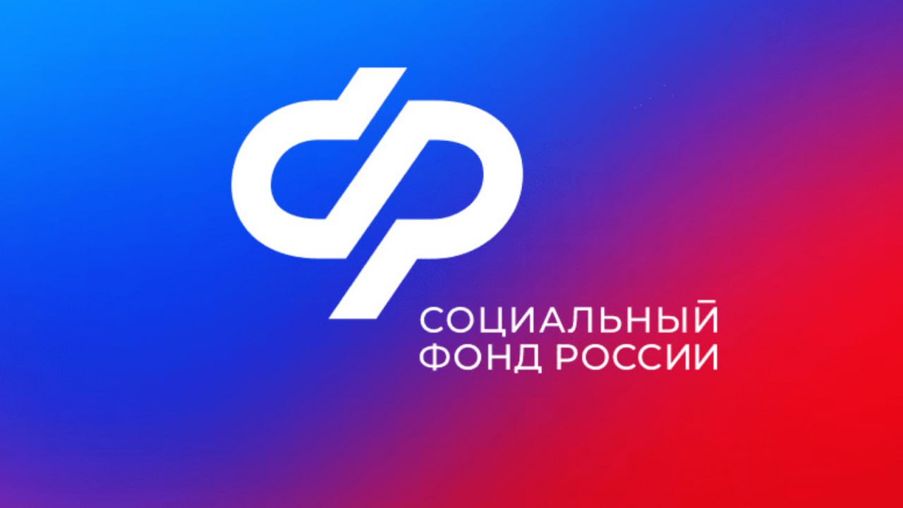 Более 9 тысяч медработников из 65 медицинских учреждений ежемесячно получают выплаты от Отделения СФР по ЛНР   Более 9,5 тыс. медицинских работников из 65 медицинских учреждений республики Отделение Социального фонда России по ЛНР обеспечивает специальной социальной выплатой. Это одна из мер государственной социальной поддержки специалистов первичного звена здравоохранения, районных больниц и служб скорой помощи. Она осуществляется за счет средств обязательного медицинского страхования.  «Размер выплаты индивидуален, зависит от вида медицинской организации, категории работника и фактически отработанного им времени за месяц. Врачи центральных районных, районных и участковых больниц получают от 14,5 до 50 тысяч рублей, средний медицинский персонал — от 6,5 до 30 тысяч рублей, младший — по 4,5 тысяч рублей. Фельдшеры и медсестры станций и отделений скорой помощи — по 7 тысяч рублей. Всего с начала года на эти цели Отделение Социального фонда России по ЛНР направило 820,2 миллиона рублей», — отметила заместитель управляющего Отделением Виктория Коваленко.   Республиканские медучреждения ежемесячно формируют электронный реестр сотрудников, имеющих право на выплату, и направляют его в Отделение Соцфонда России по ЛНР. За 7 рабочих дней специалисты фонда перечисляют средства получателям. Уведомление о начислении выплаты приходит в личный кабинет на портале госуслуг.   Специальная социальная выплата не облагается подоходным налогом и не входит в расчет среднего заработка, не учитывается при расчете пособия по временной нетрудоспособности, не подлежит взысканию в качестве алиментов, штрафов, кредитных долгов.  Источник: Социальный фонд России            Вконтакте       Одноклаcсники