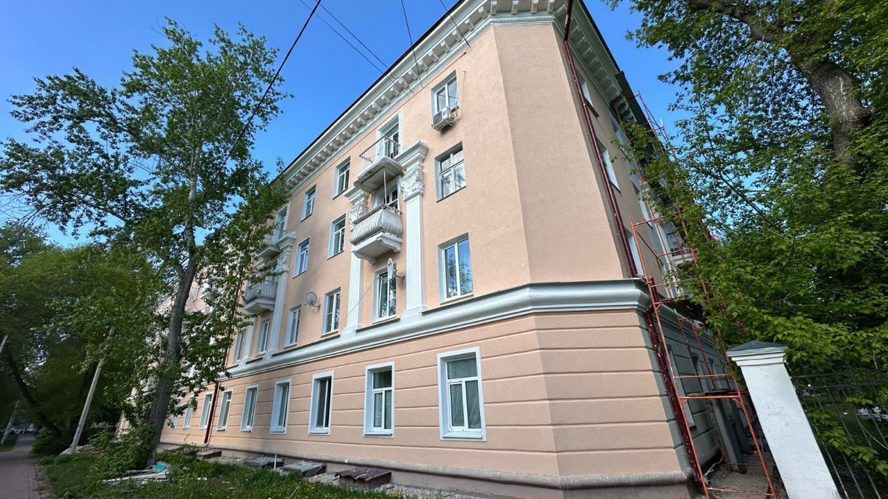С начала года по программе капитального ремонта в Ульяновской области привели в порядок 30 многоквартирных домов Всего по плану в 2025 году в регионе планируют выполнить 338 видов работ по капремонту в 112 МКД. В настоящий момент строительно-монтажные работы проводятся на 47 объектах по 55 видам. По 33 видам работ в 30 МКД запланированные преобразования уже завершились. Все мероприятия ведутся по утверждённым графикам, риск невыполнения плана отсутствует.