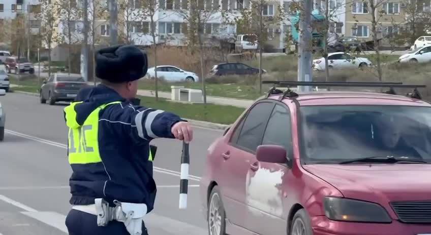 В Новороссийске налоговые приставы выявили должников и арестовали автомобиль