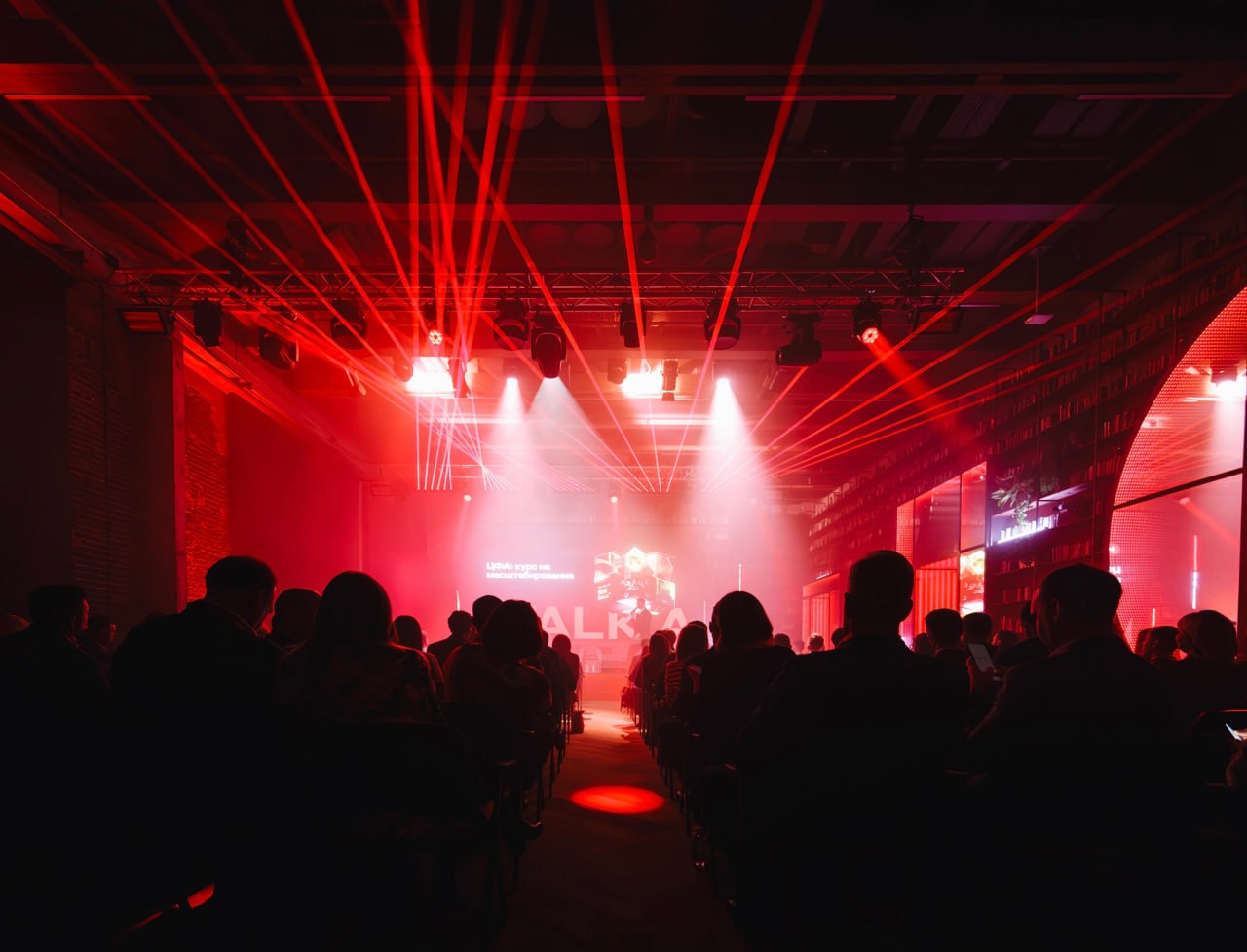 Альфа Банк собирает власть бизнес и конкурентов чтобы обсудить будущее цифровых финансовых активов Вопрос изменений в законодательстве и развития рынка цифровых прав становится всё острее рынок ждёт конкретики Ожидается что ключевые темы по ЦФА обсудят уже на этой неделе эксклюзивно среди участников конференции Тем временем объём размещений на платформе А Токен превысил 360 миллиардов рублей Альфа занимает 40 рынка ЦФА banksta