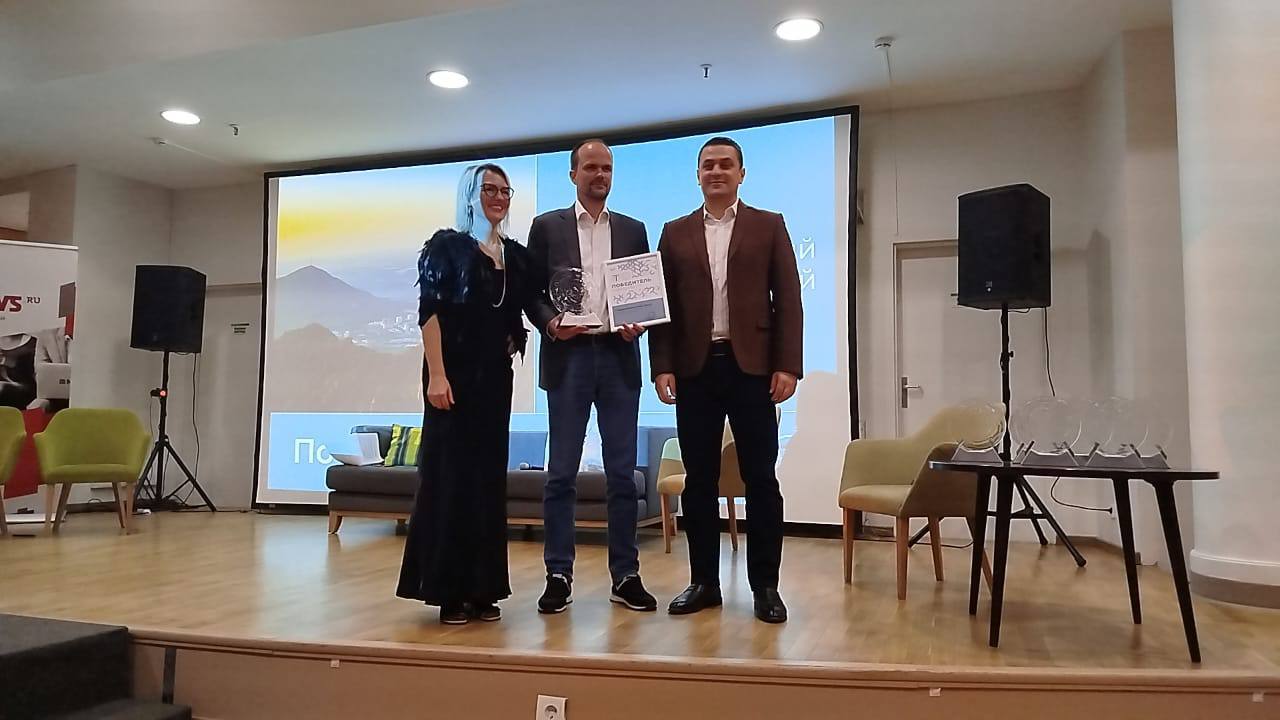 Ставрополье признали лучшим на Всероссийской премии Туризм будущего Наш край занял первое место в номинации Лучшие региональные практики устойчивого развития туризма Победа подтверждает курс который мы взяли на развитие современной туристической отрасли приносит результат Мы создаем условия для инвестиций в отрасль поддерживаем экологические проекты и сельский туризм развиваем экотропы и новые маршруты Все это делает Ставрополье привлекательным и комфортным для гостей число которых с каждым годом растет Только за 9 месяцев этого года наш край по данным сотового оператора посетили более 6 миллионов человек Благодарю всех кто работает в сфере туризма края Эта победа общая заслуга профессионалов которые развивают туристическую карту Ставрополья и создают имидж региона как одного из лидеров российской туриндустрии Подписывайтесь на мой канал в MAХ