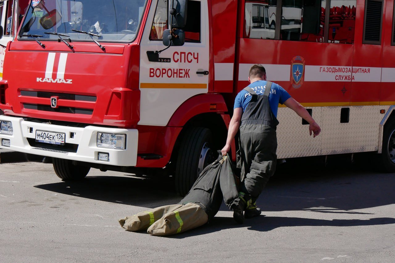 На здании БЦ «Галерея Чижова» пройдут соревнования среди воронежских пожарных и спасателей  Завтра, 11 октября, с 9:30 возле здания будет наблюдаться скопление пожарной техники и спасателей. Горожан просят не беспокоиться.