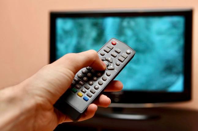 Уважаемые зеленодольцы С 19 февраля по 26 марта с 11 58 до 13 04 в небе над Татарстаном будет наблюдаться солнечная интерференция явление при котором излучаемые солнцем радиоволны могут создавать помехи приему эфирного телевизионного сигнала Большинство пользователей цифрового эфирного телевидения не заметят изменений в качестве изображения В ряде случаев возможно периодическое кратковременное замирание картинки распад ее на пиксели полное пропадание Продолжительность помех может составлять от нескольких секунд до десяти минут График моментов интерференции публикуется на сайте РТРС в разделе Временные отключения телерадиоканалов   tatariya rtrs ru tv breaks и в Кабинете телезрителя   online rtn ru