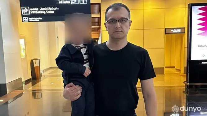 В столице Омана в доме сирийской семьи был обнаружен двухлетний ребенок гражданин Узбекистана оставленный без каких либо документов выяснилось что в 2023 году мать находясь в уголовном розыске не предоставила в роддом свидетельство о браке из за чего ребёнку не оформили документы и сбежала из роддома