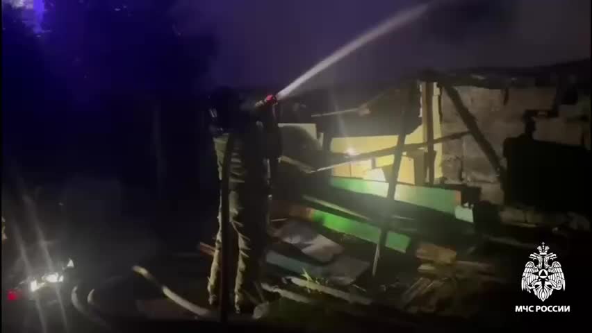 Пожарные ликвидировали возгорание в частных домах во Владивостоке и Хабаровске