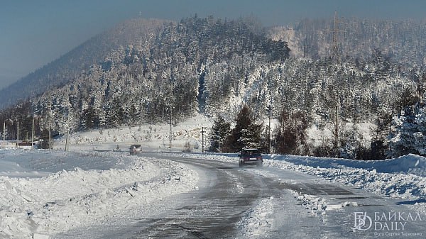 Аномальные морозы в Бурятии немного ослабнут   На днях синоптики предупредили, что в Бурятии на неделю с лишним воцарится аномально холодная погода. В ближайшие дни – по 4 февраля включительно – столбик термометра в большинстве районов опустится ниже нормы сразу на 7 градусов.  Тем не менее, 1 и 2 февраля морозы отступят. Ослабнут они незначительно – на 3-6 градусов, рассказали в Бурятском гидрометцентре. Причина тому – влияние тёплого фронта