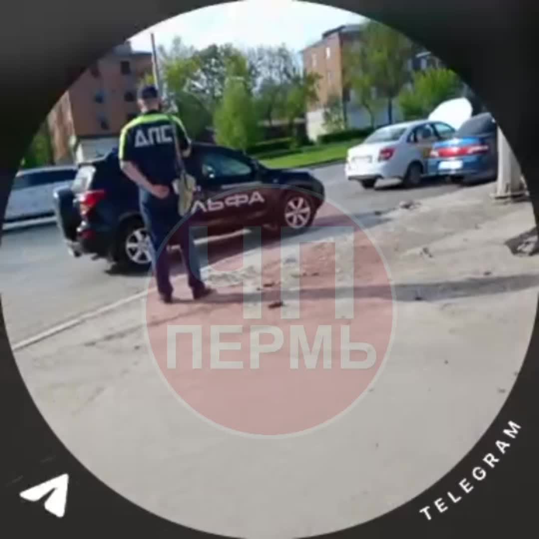 ДТП в Перми: авто вылетело на тротуар после ночного дрифта