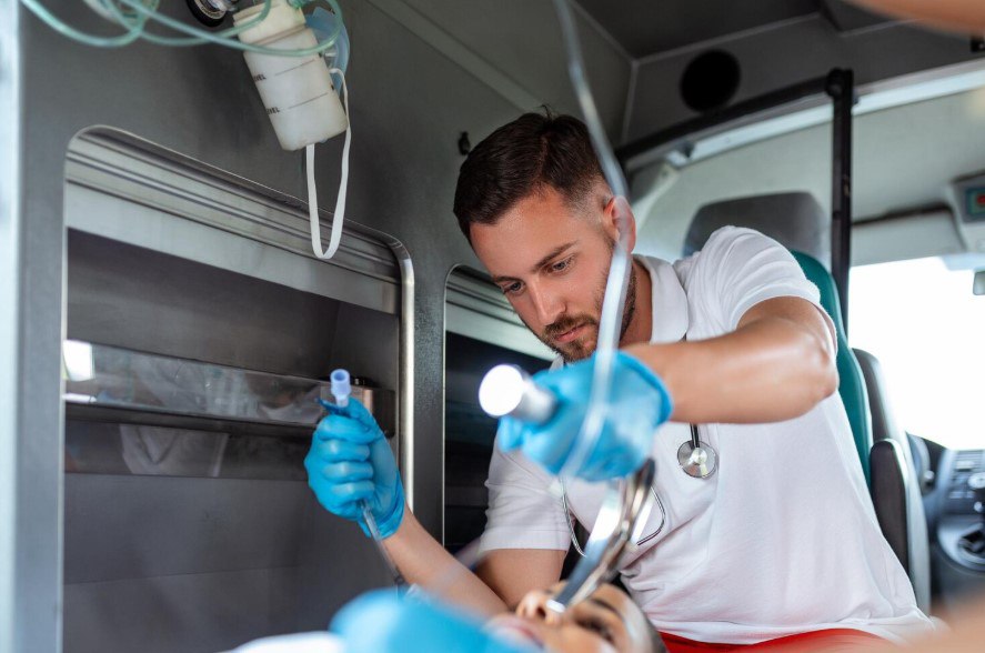 Шесть российских туристов включая ребенка пострадали при падении лифта в отеле Tuana Hotels Casa Del Sol на Пхукете Это четверка расположенная рядом с пляжем Ката судя по отзывам после смены собственников на гостиницу стало больше нареканий однако ничего критичного до этого происшествия не замечено Подробности о том где сейчас находятся туристы читайте в материале Profi Travel profitravel таиланд пхукет чп туристы