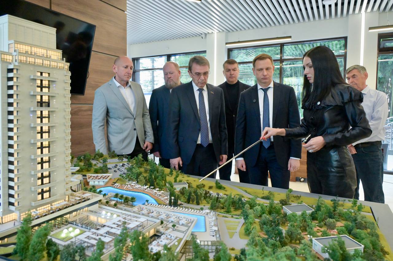 В Сочи построят медицинский центр за 5 5 млрд рублей К 2030 году в Сочи появится медицинский центр инвестиции в который составят 5 5 млрд рублей Проект будет реализован на территории обновленного парк отеля Нева Новый корпус с современным медицинским центром будет построен на базе Российского научного центра хирургии имени академика Б В Петровского agproshunin Медицина Подписаться Забустить