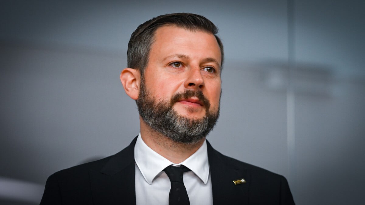 Александр Тащин Дмитрий Рыжков и Евгений Кириллов стали лауреатами премии Топ 1000 российских менеджеров 23 сентября Ассоциация менеджеров и ИД Коммерсантъ опубликовали 26 й ежегодный рейтинг Топ 1000 российских менеджеров В топ 250 вошли генеральный продюсер Матч ТВ Александр Тащин первый замгенпродюсера Дмитрий Рыжков в топ 50 по связям с органами власти и PR директор Евгений Кириллов в топ 80 по связям с общественностью От Холдинга в списках участников заместители генерального директора Тина Канделаки Сергей Косинский и Борис Ханчалян а также директор по персоналу Антонина Приезжева финансовый директор Ольга Гнездилова директор юридической дирекции Дмитрий Чудаков директор департамента корпоративного развития Илья Англиченков директор по коммуникациям Екатерина Крылова руководитель по устойчивому развитию и корпоративной социальной ответственности Альфия Гафурова и руководитель направления по взаимодействию с госорганами и спецпроектам Анна Попова В числе участников рейтинга также 32 представителя компаний Газпром Медиа Холдинга news matchtv Денис Бушковский Матч ТВ